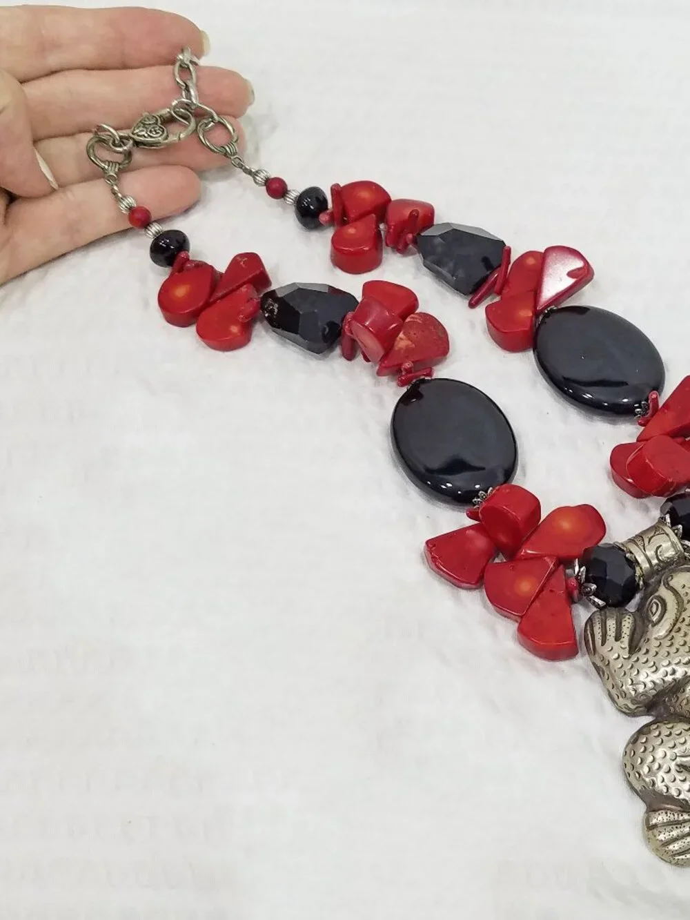 Tibetan Style Repoussé Frog Ram-back Pendant Necklace Red Coral Black Onyx Bead